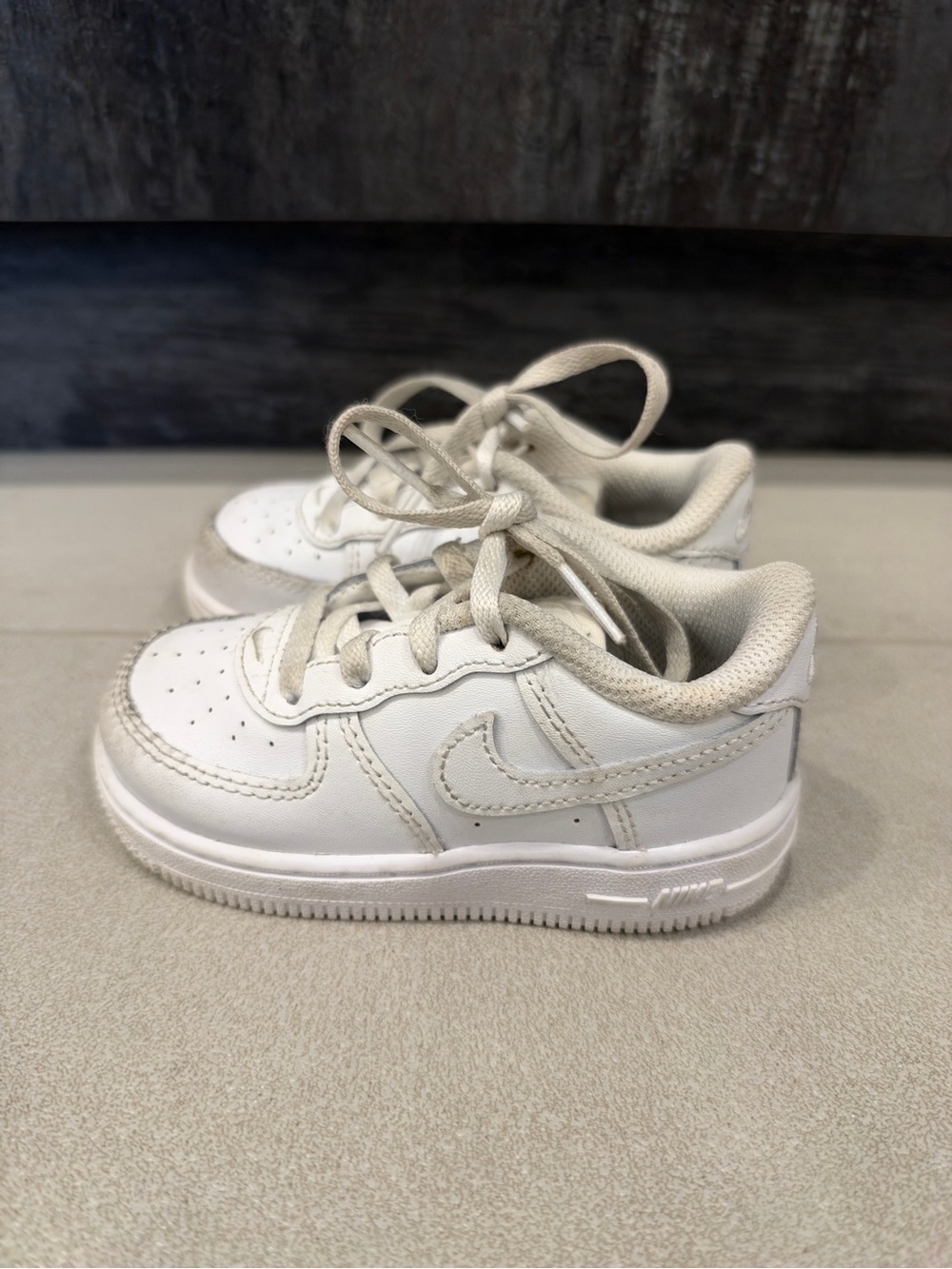 Nike Kids' White Low-Top Sneakers size 7